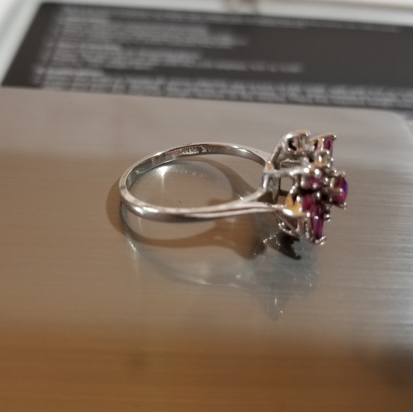 Vintage Famor 14K White Gold Ruby and Diamond Flower Ring, Size 6 - Picture 6 of 10